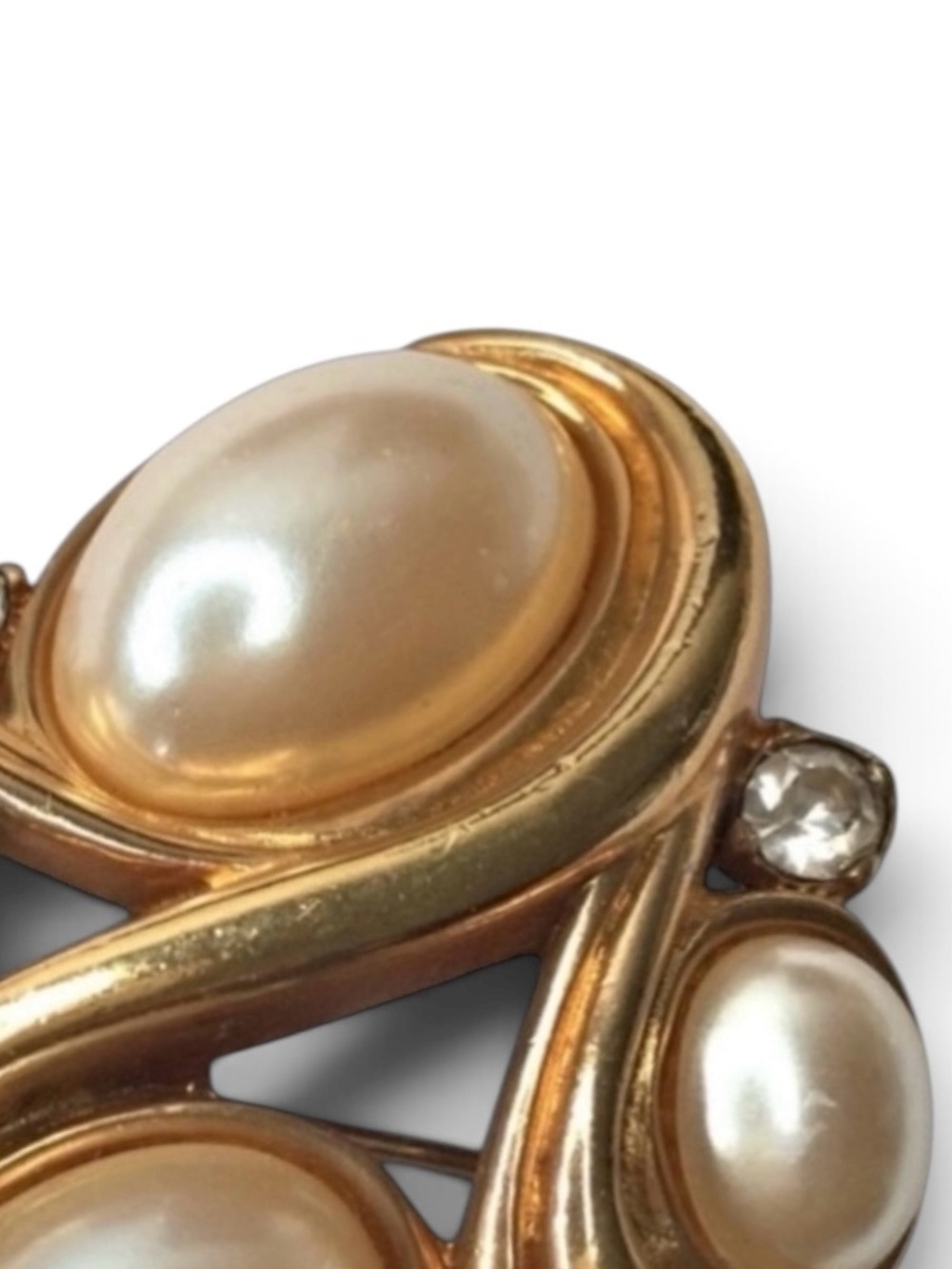 Vintage MONET Gold‑Tone Faux Pearl & Rhinestone Brooch - Picture 7 of 12